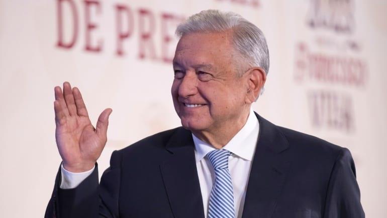 Celebran políticos reaparición de AMLO tras contagio de COVID-19