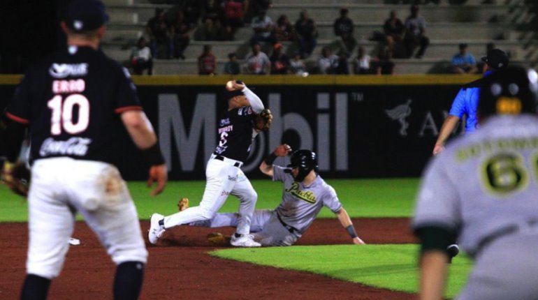 Tigres de QR se agenció su primera serie de la temporada 2023 al vencer a Pericos 7-1