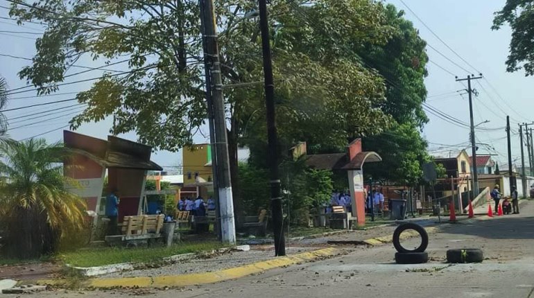 Evacuan Cendi de Comalcalco por presunta fuga de gas