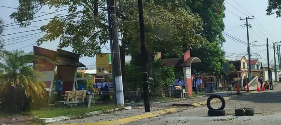 Evacuan Cendi de Comalcalco por presunta fuga de gas