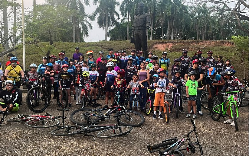 Club ciclista Sun Bikers celebran Día del Niño con rodada de 3 km sobre Paseo Tabasco