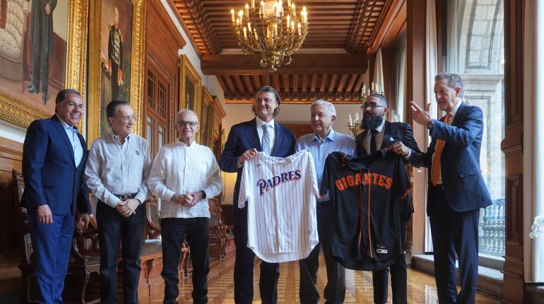 AMLO se reúne con Harp Helú y directivos de la MLB