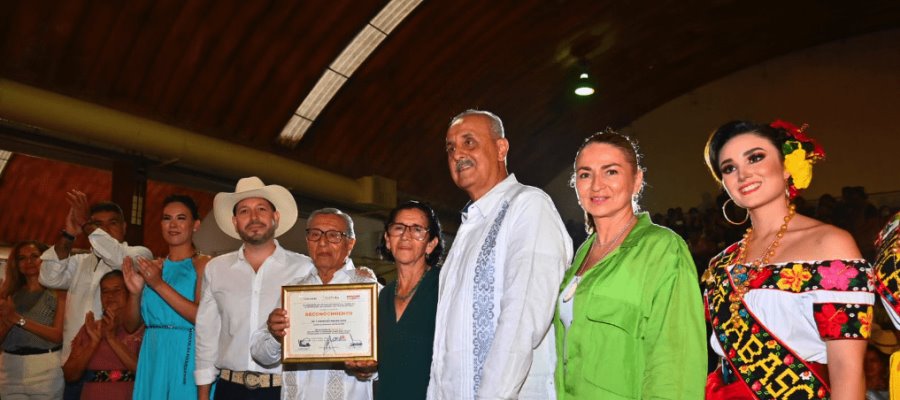 Con la danza del pochó y la "Casa de las Artesanías", inauguran stand de Tenosique y Nacajuca