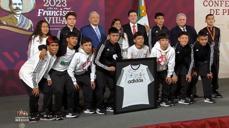 Reconoce AMLO a niños mexicanos que ganaron campeonato mundial de Fundación Real Madrid 