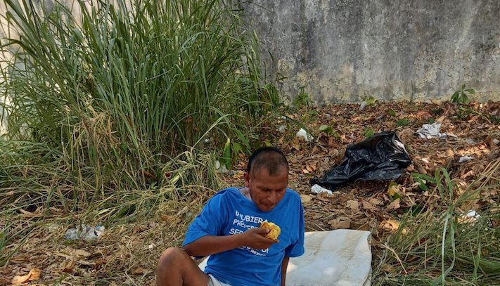 Piden ayuda para hombre abandonado en la colonia el Recreo, está herido y en situación de calle