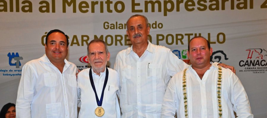 Galardonan a Óscar Moreno Portillo con la medalla al mérito empresarial 2022