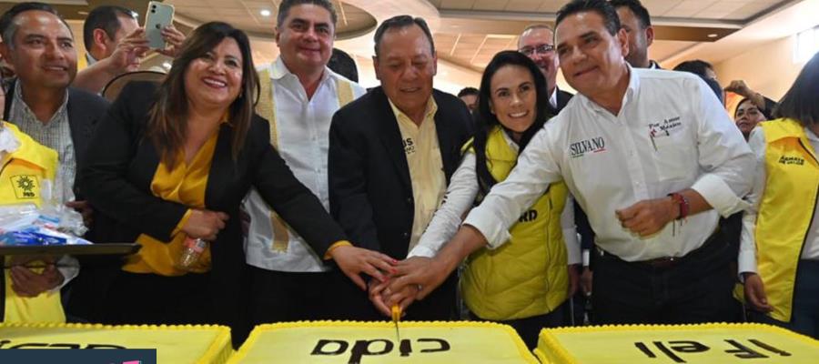 Con pastel y Alejandra del Moral como invitada, celebra PRD 34 años