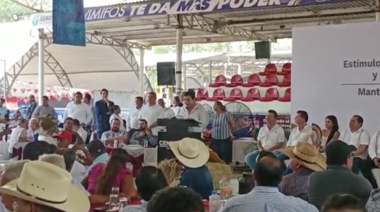 Entrega Osuna apoyos para crecimiento del sector ganadero de Centro en Feria Tabasco