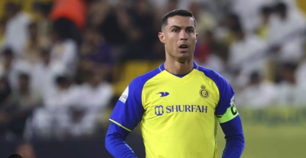 CR7 empuja a auxiliar técnico de equipo rival tras pedirle una foto