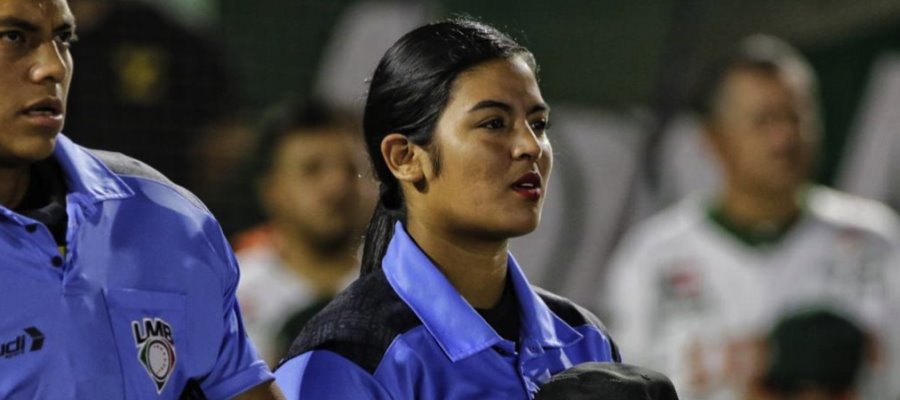 !Día histórico! Julissa Iriarte debuta como umpire de LMB en serie de Yucatán vs Olmecas