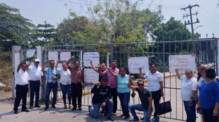 "Me dueles plantel 35", exponen docentes tras agresión a compañero