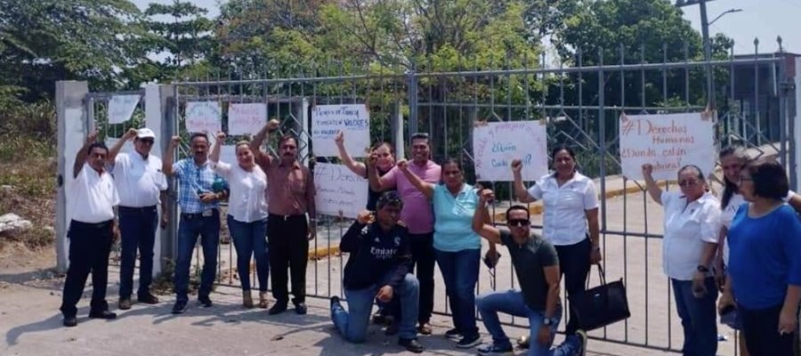 "Me dueles plantel 35", exponen docentes tras agresión a compañero