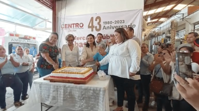 Locatarios solicitan mejoras durante aniversario del Mercado de Atasta; Centro se compromete a atender demandas