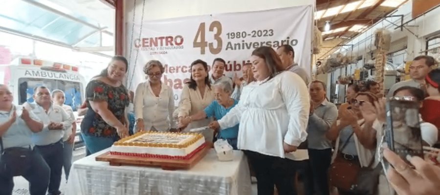 Locatarios solicitan mejoras durante aniversario del Mercado de Atasta; Centro se compromete a atender demandas