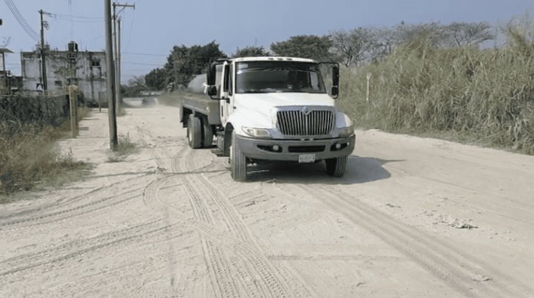 CEAS vende primera pipa de agua tratada a planta de Cemex en Cárdenas