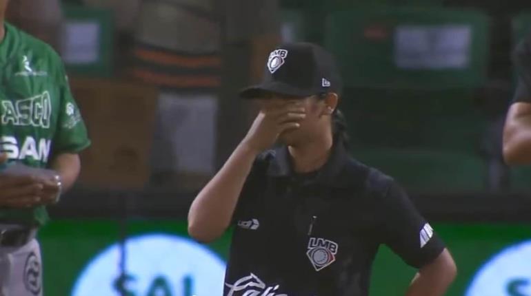 ¡Momento conmovedor! Umpire Julissa Iriarte recibe felicitaciones por Día de las Madres en juego de LMB