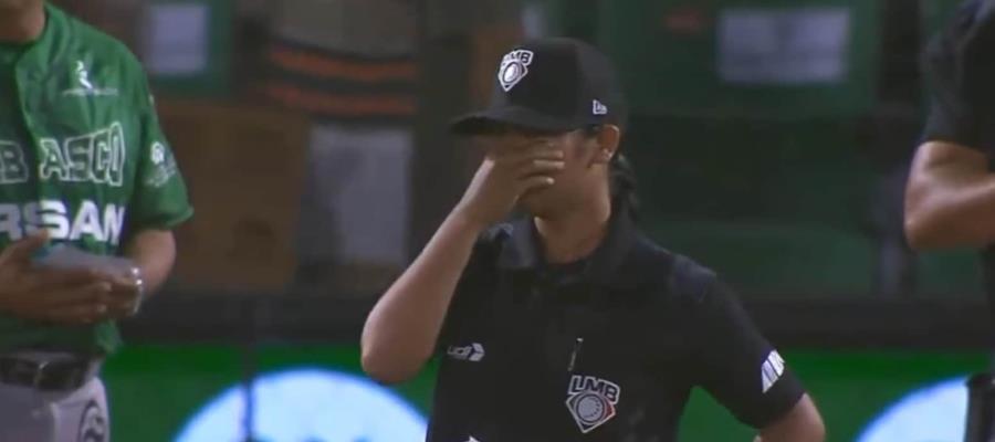 ¡Momento conmovedor! Umpire Julissa Iriarte recibe felicitaciones por Día de las Madres en juego de LMB