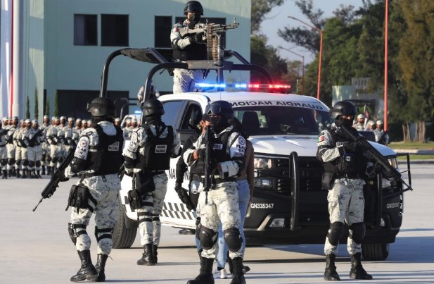 Equiparán con iPhone de Slim a elementos de Guardia Nacional