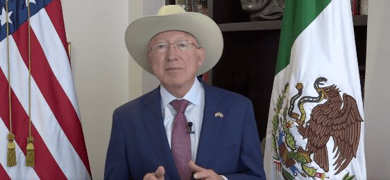 Alerta Ken Salazar de sanciones a migrantes que crucen de manera ilegal la frontera