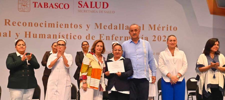 Enfermería "representa el corazón del sistema de salud": Merino Campos