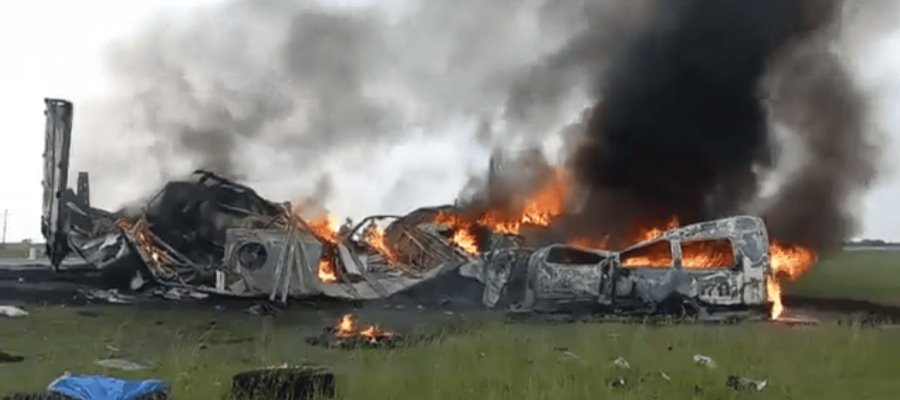 Mueren 26 personas tras choque e incendio entre tráiler y camioneta en Tamaulipas 