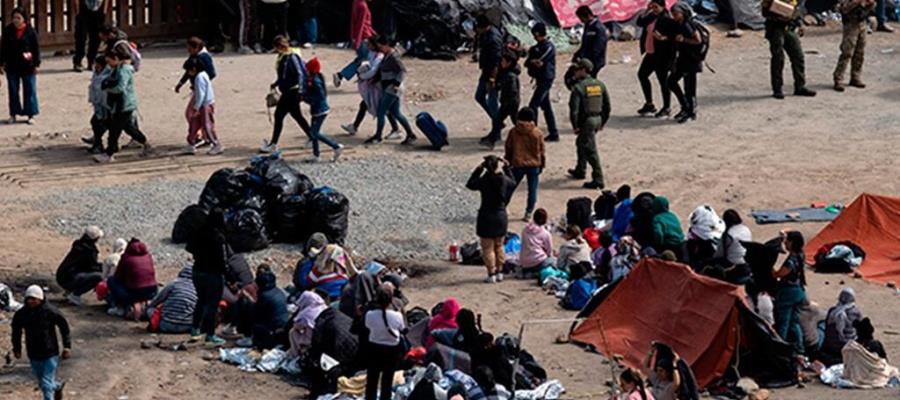 Enfrentan migrantes sol y lluvia en Tamaulipas; 1500 siguen varados en la frontera