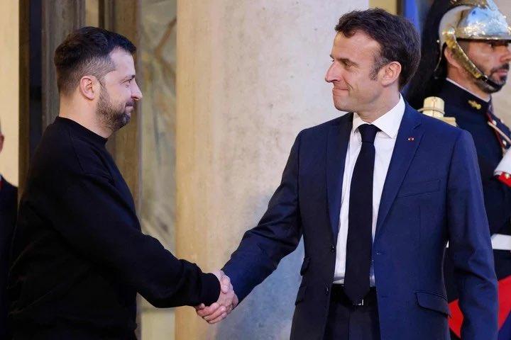 Zelenski se reúne ahora con Macron en Francia, para abordar el apoyo militar y humano a Ucrania