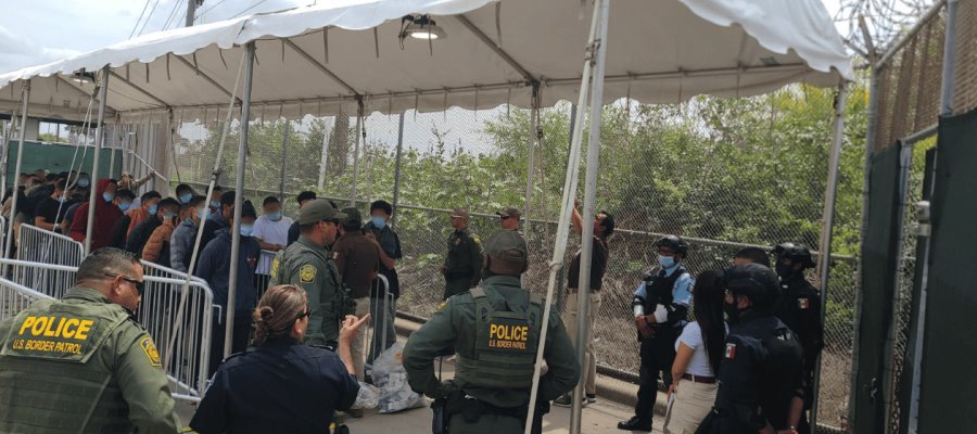 Detiene EE.UU. a 15 mil migrantes en primer fin de semana sin Título 42