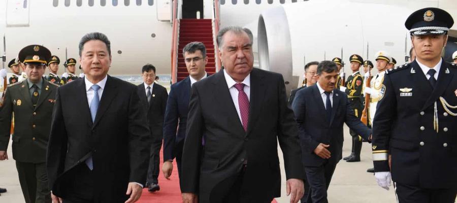 Presidente de Tayikistán estrena exavión de México en visita a China