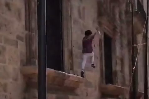 Por hacer ´parkour´, sujeto daña Palacio de Gobierno de Guadalajara