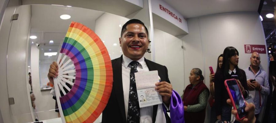 Emiten primer pasaporte no binario en México