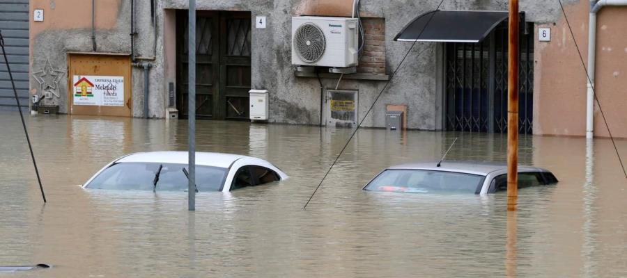 Van al menos 8 muertos por inundaciones en Italia