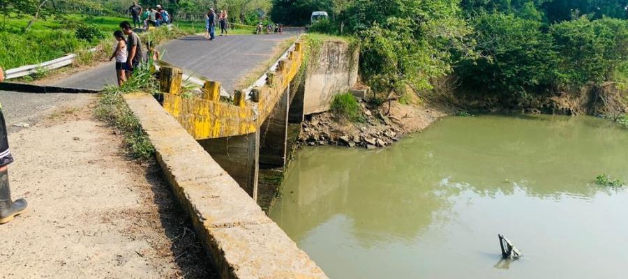 Colapsa puente en el ejido Andrés Quintana Roo, Teapa; quedan incomunicados