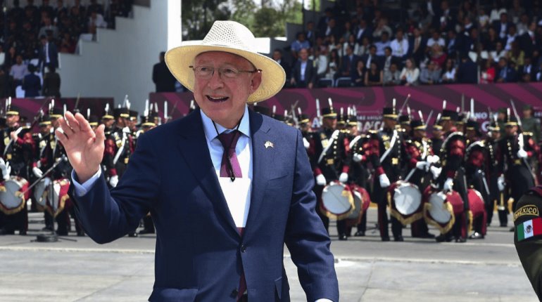 AMLO resalta "sinceridad" de Ken Salazar sobre tráfico de armas hacia México