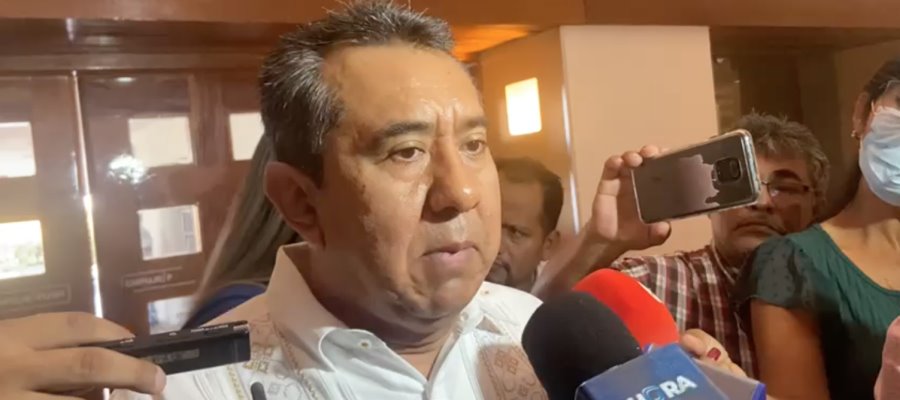 Renuncia Tabasqueño Jorge Montaño a servicios médicos del INE; se disminuiría también el sueldo