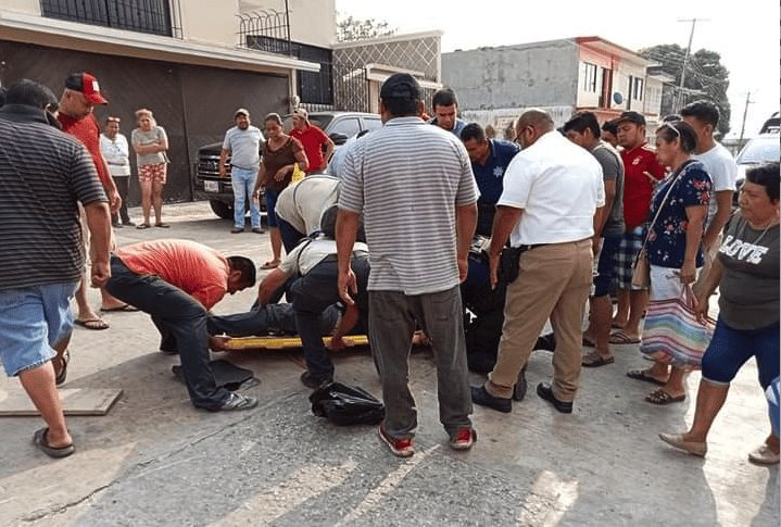 ¡No pudo llegar a su trabajo! Atropellan a motociclista en el centro de Emiliano Zapata