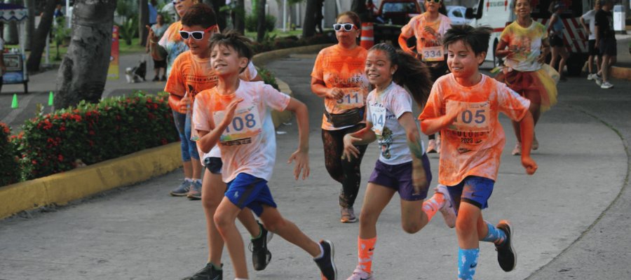 ¡Inundan de colores el Tomás Garrido! 600 personas participan en la Carrera Recreativa ´Colors´