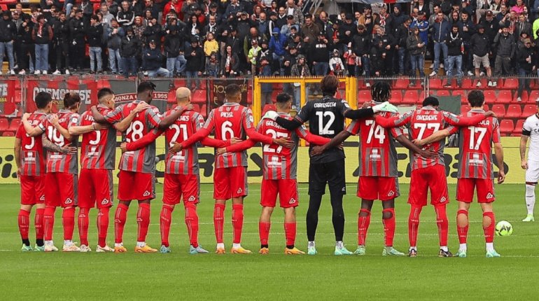 Johan Vásquez desciende de la Serie A con el Cremonese