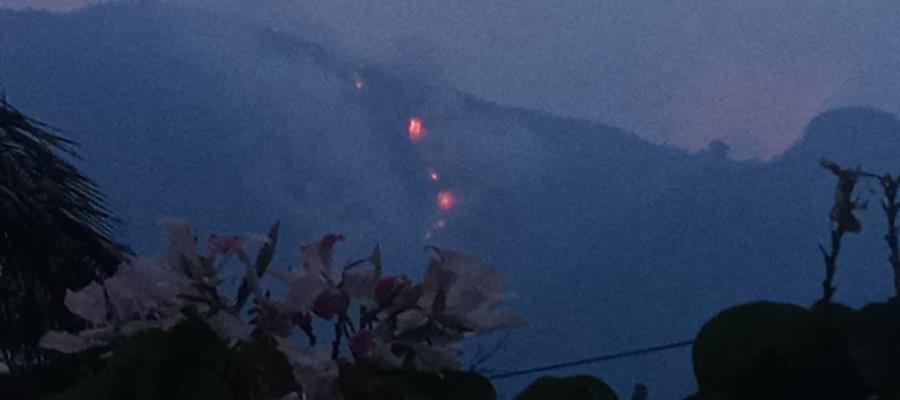 Reporta Protección Civil controlado el incendio en Cerro de Huimanguillo