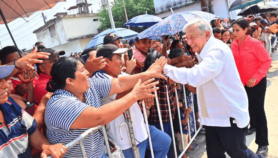 AMLO y Adán Augusto supervisan obras del tren del Istmo... en Teapa