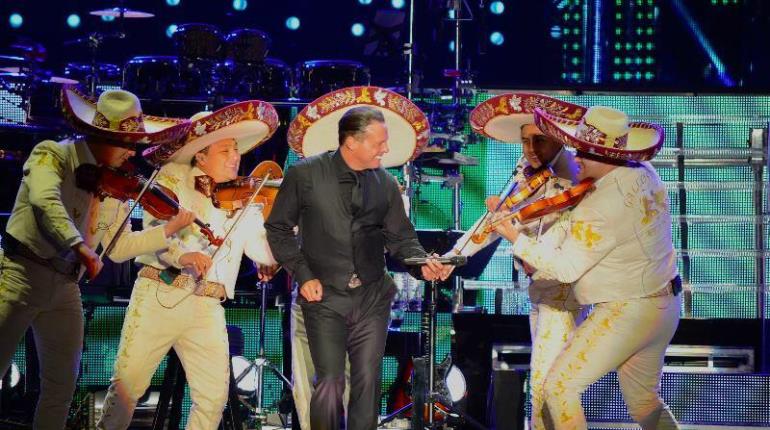 Luis Miguel niega boletos gratis a su hermano para su Tour Mundial 2023