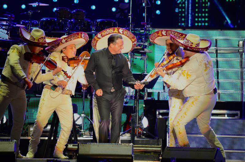 Luis Miguel niega boletos gratis a su hermano para su Tour Mundial 2023