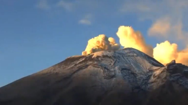 No para el Popocatépetl; continúa expulsión de fragmentos incandescentes