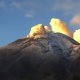 No para el Popocatépetl; continúa expulsión de fragmentos incandescentes