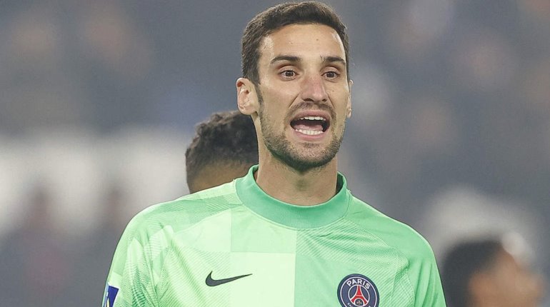 Portero del PSG, Sergio Rico se cae de caballo y lo reportan grave