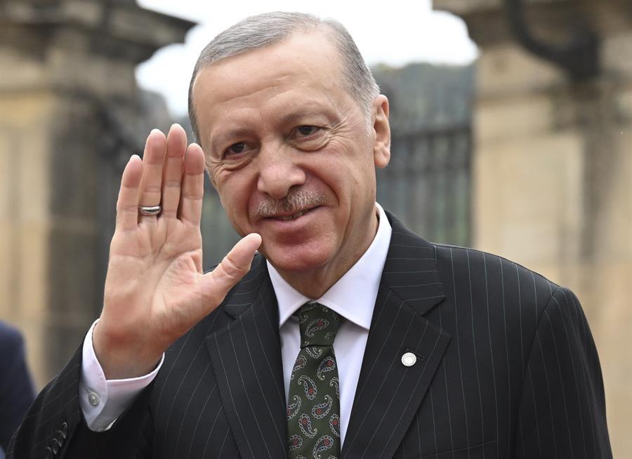 Gana Erdogan segunda vuelta electoral en Turquía