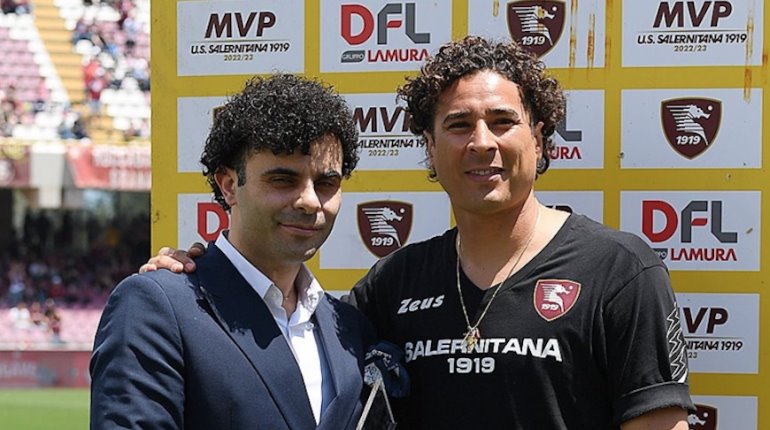 Salernitana ofrece a Ochoa contrato de 1 año más con aumento de salario