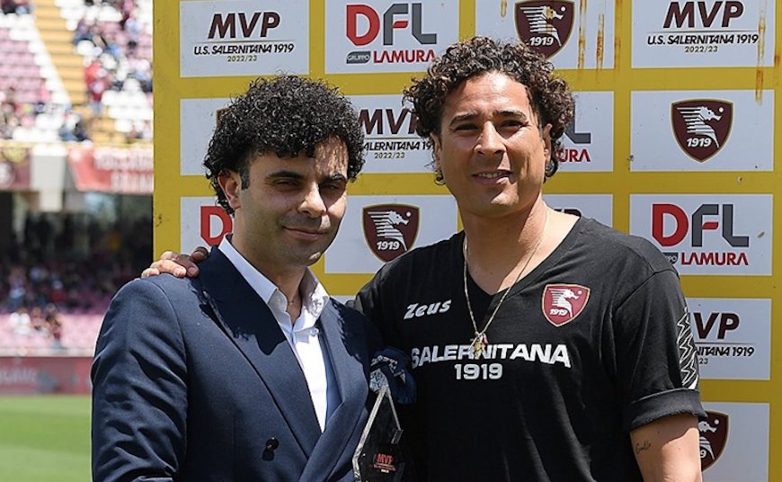 Salernitana ofrece a Ochoa contrato de 1 año más con aumento de salario