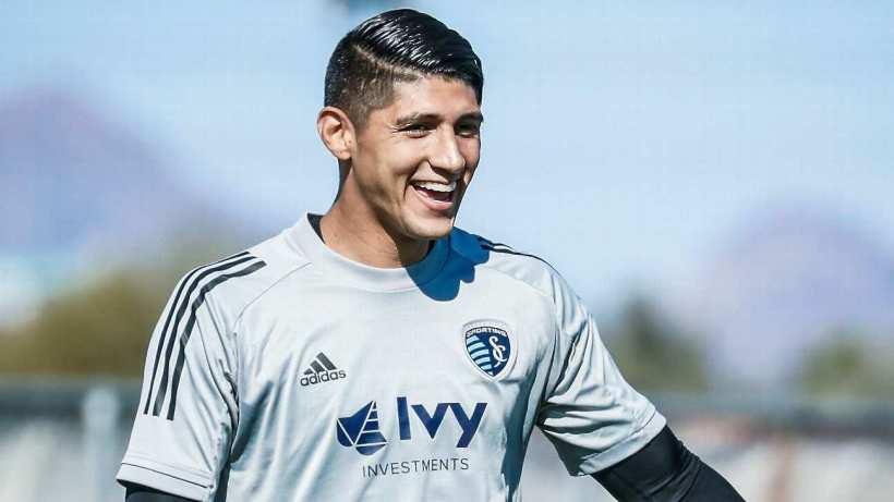 Chivas tiene en la mira a Carlos Vela y Alan Pulido como refuerzos para Apertura 2023