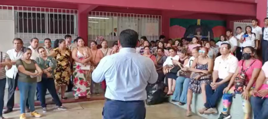 Remoción de director de Cecyte 7, es represalia por cierre de cafetería: Padres de familia